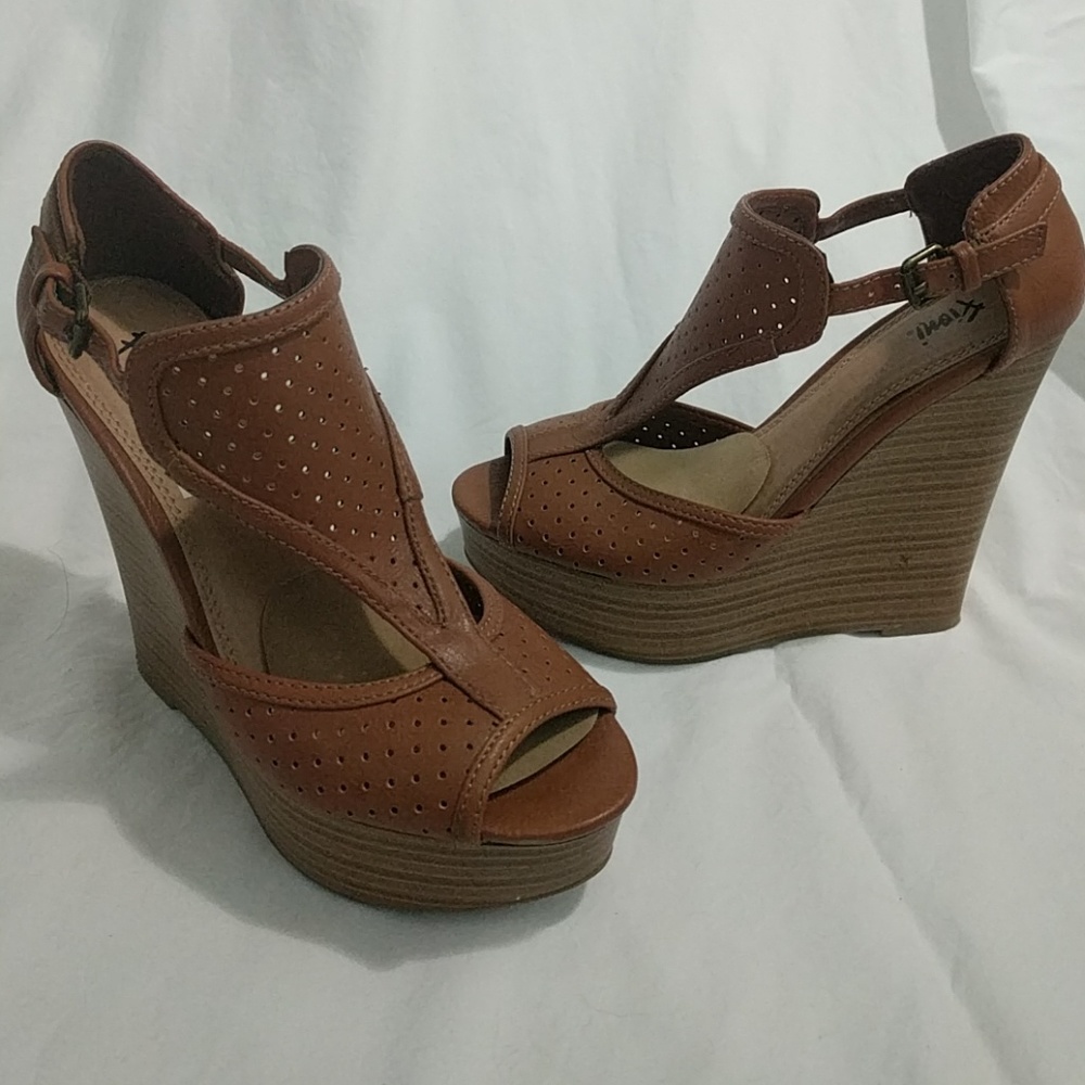 Fioni Wedge Heels